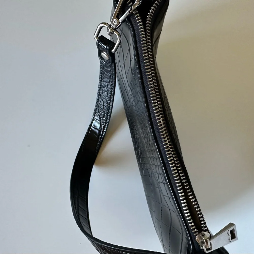 JW PEI Eva Black Croc-Textured Shoulder Bag - Picture 4 of 8